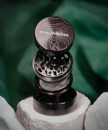 Mountbliss 4-Part Expert Grinder